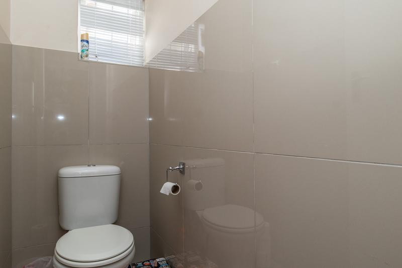 To Let 3 Bedroom Property for Rent in Meadowridge Western Cape